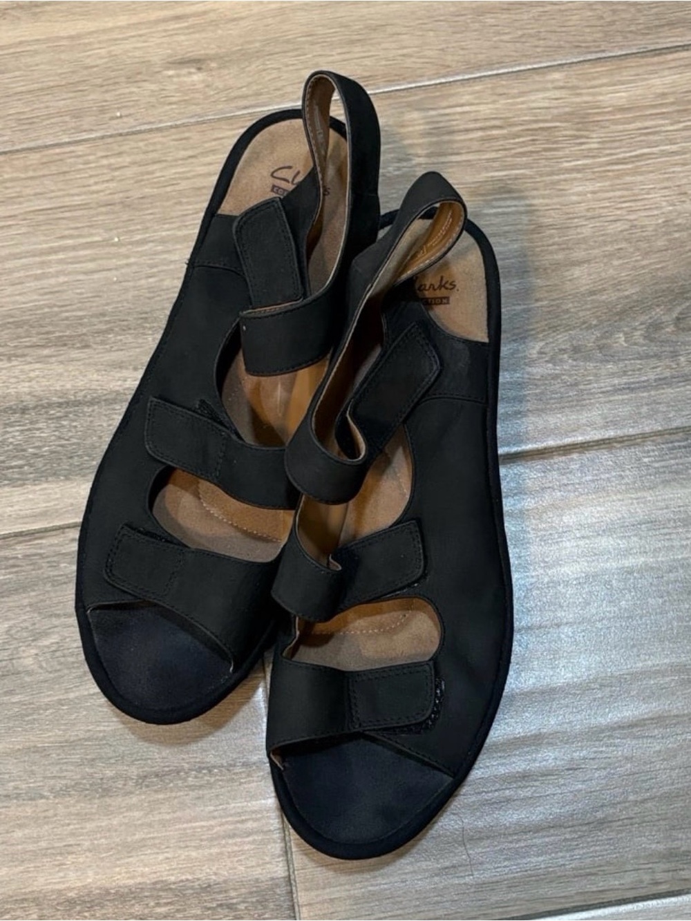 Clarks Women's Black hook-and-loop fastener strap Sandals View 3